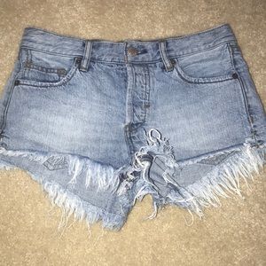 We the Free Distressed Cutoff Shorts (80)(*)